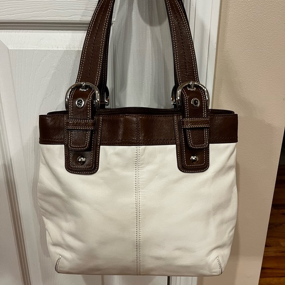 Coach Vintage Leather Shoulder Bag - Picture 5 of 9